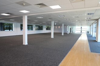 3 Red Hall Cres, Wakefield to rent Interior Photo- Image 1 of 6