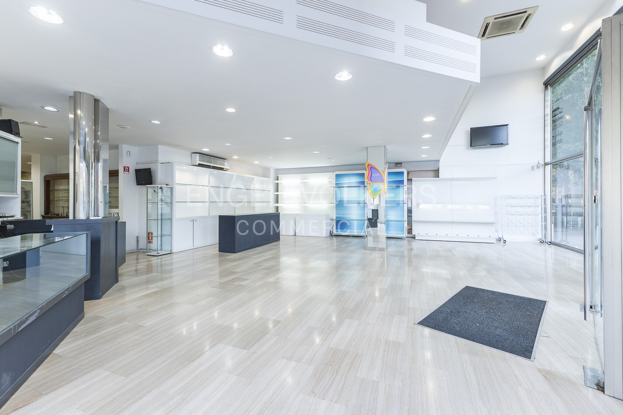 Retail in Barcelona, Barcelona to rent Interior Photo- Image 1 of 22