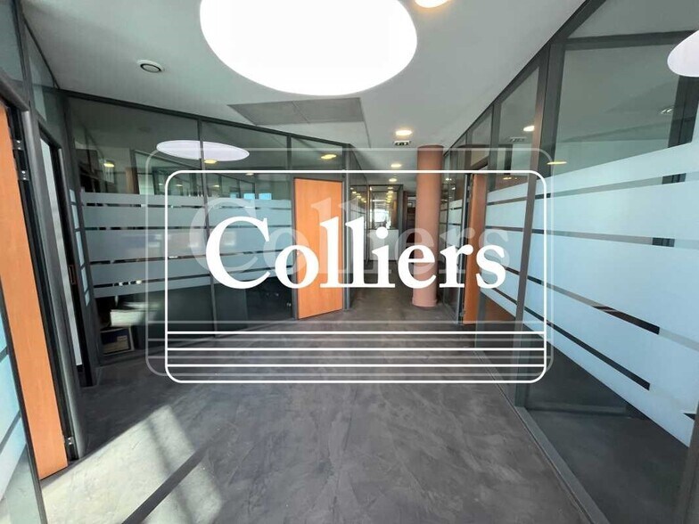 Office in Marseille for sale - Interior Photo - Image 2 of 31
