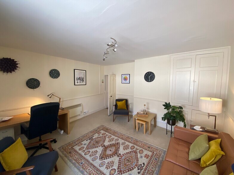 21-27 New St, Salisbury to rent - Building Photo - Image 3 of 6