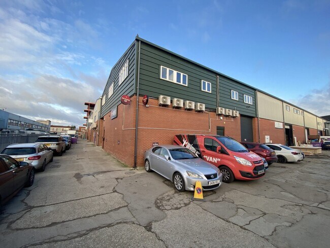 More details for 20 Wadsworth Rd, Greenford - Office, Industrial to Rent