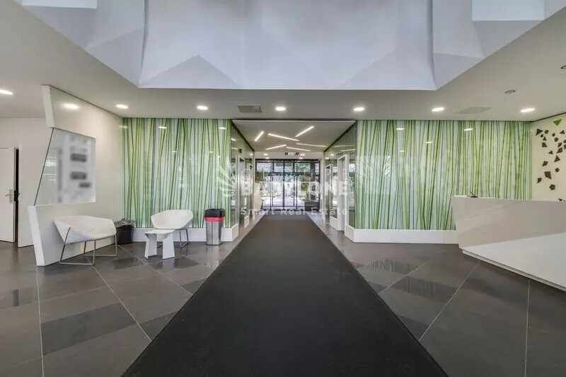 Office in Issy-les-Moulineaux to rent - Lobby - Image 3 of 20