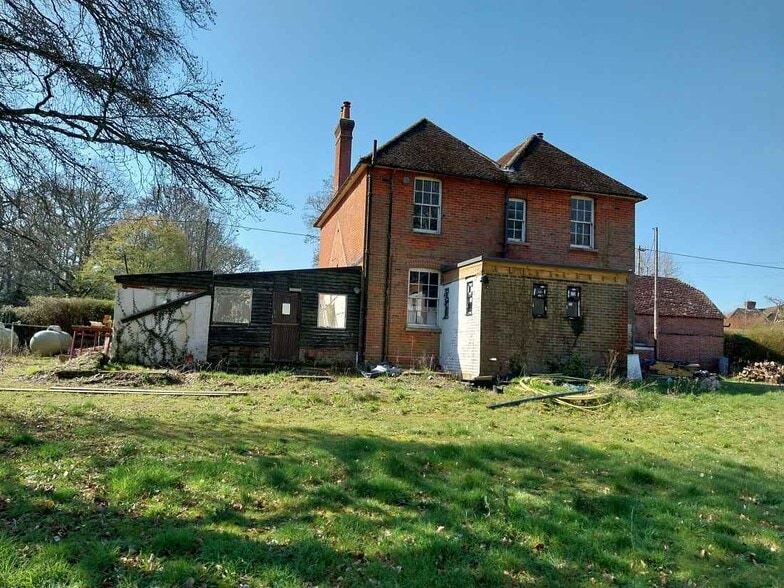 Severals Rd, Midhurst to rent - Building Photo - Image 2 of 7