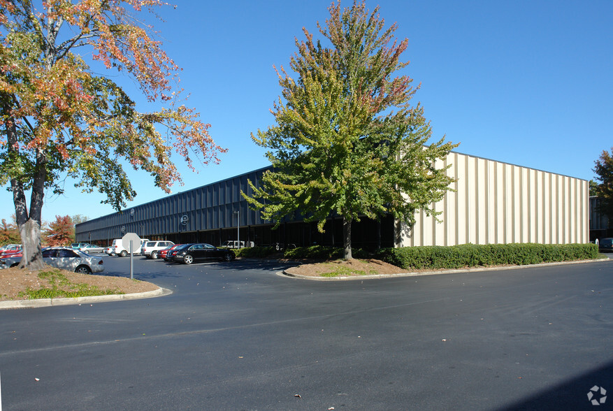 6669 Peachtree Industrial Blvd, Peachtree Corners, GA for rent - Building Photo - Image 3 of 10