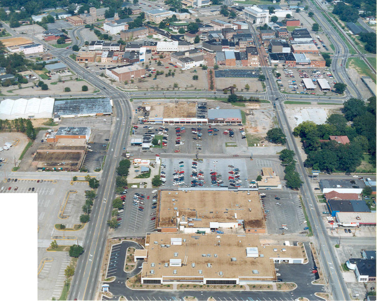 123-173 Leontyne Price Blvd, Laurel, MS for rent - Building Photo - Image 2 of 4