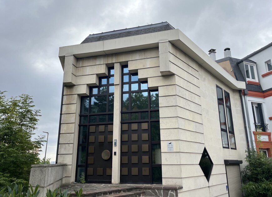 162 Boulevard Du Maréchal De Lattre De Tassigny, Suresnes to rent Primary Photo- Image 1 of 8
