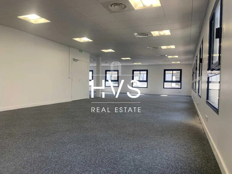 Office in Aix-en-Provence to rent - Interior Photo - Image 2 of 5