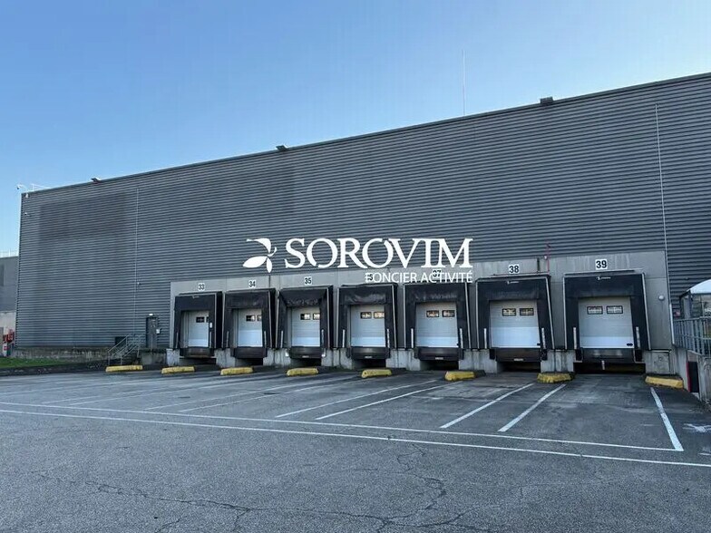 Office in Genas to rent - Building Photo - Image 2 of 8