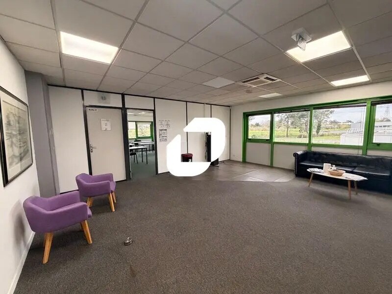 Office in Mérignac for sale Interior Photo- Image 1 of 11