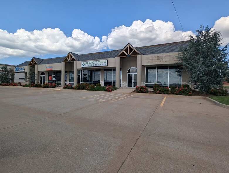 1315-1321 NW Sheridan Rd, Lawton, OK for rent - Building Photo - Image 2 of 10