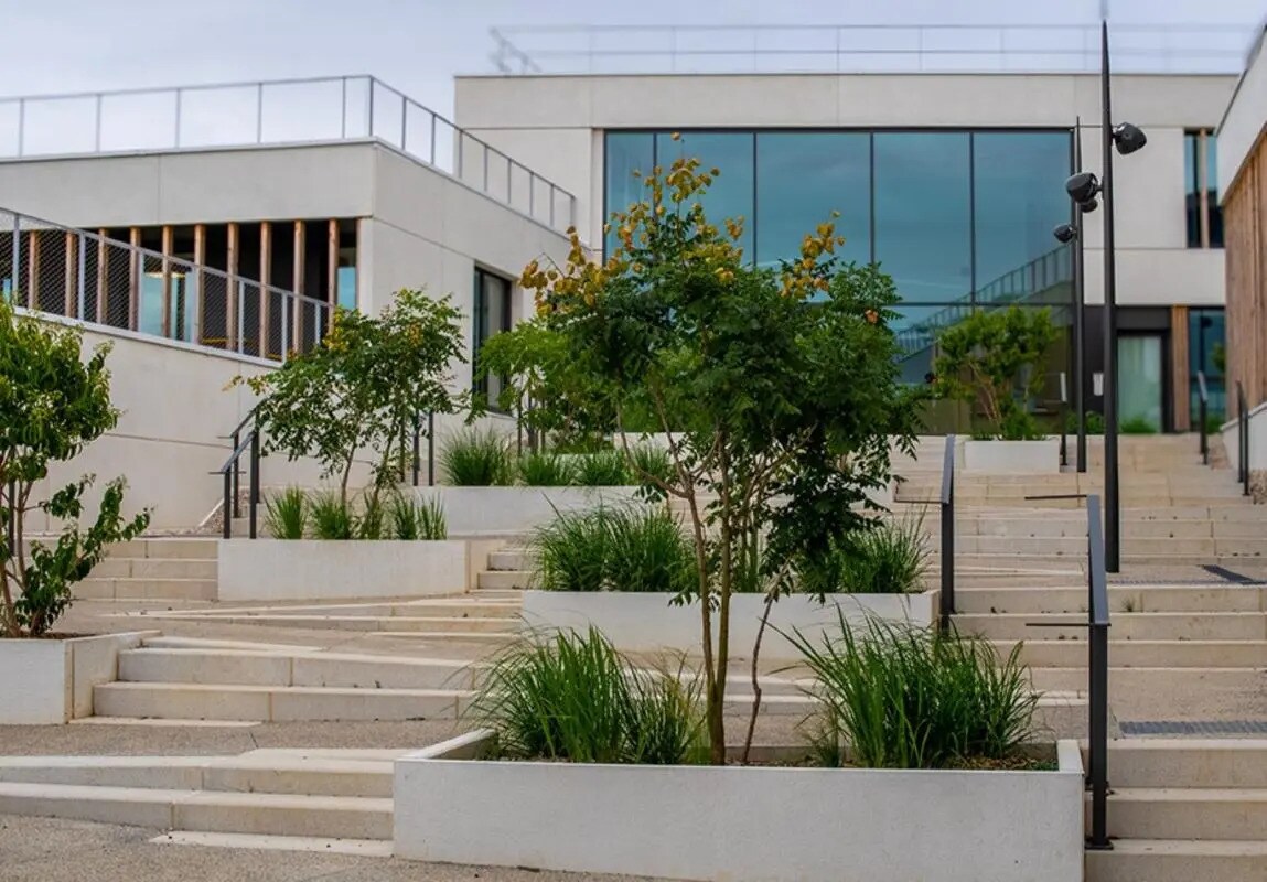 Office in Rouen to rent Primary Photo- Image 1 of 4