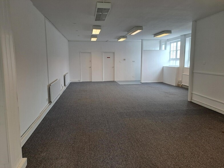 8A Church Rd, Welwyn Garden City to rent - Building Photo - Image 3 of 9