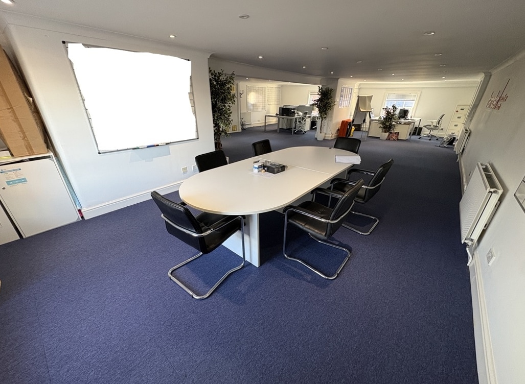 35-37B Jewry St, Winchester to rent Interior Photo- Image 1 of 6