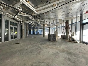 1 Collins Ave, Miami Beach, FL to rent Interior Photo- Image 2 of 11