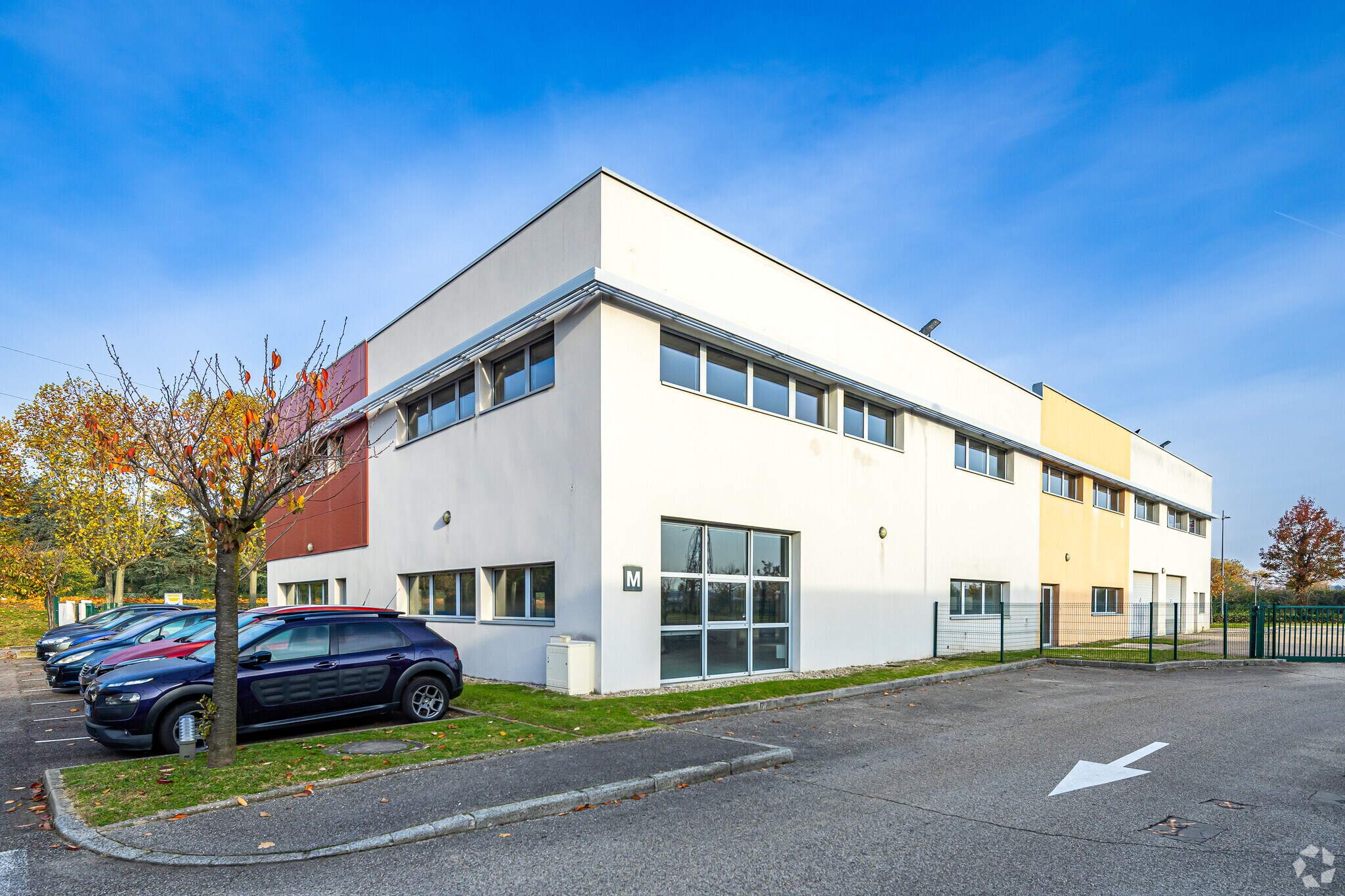 Light Industrial in Saint-Priest to rent Primary Photo- Image 1 of 3