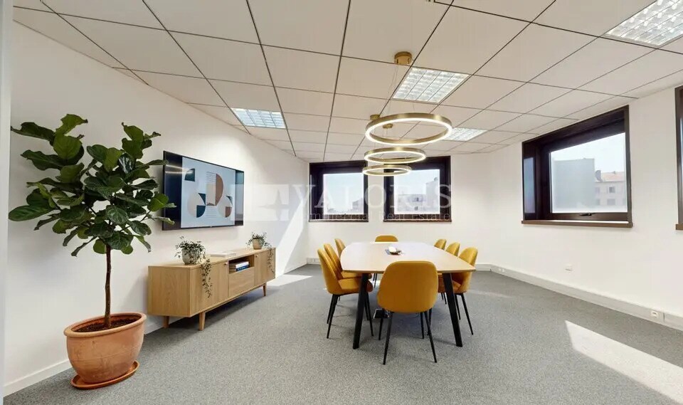 Office in Lyon for sale Interior Photo- Image 1 of 12