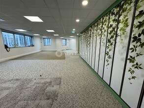 Office in Noisy-le-Grand for sale Interior Photo- Image 2 of 21