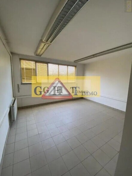 Office in Saint-Maur-des-Fossés to rent - Interior Photo - Image 3 of 5