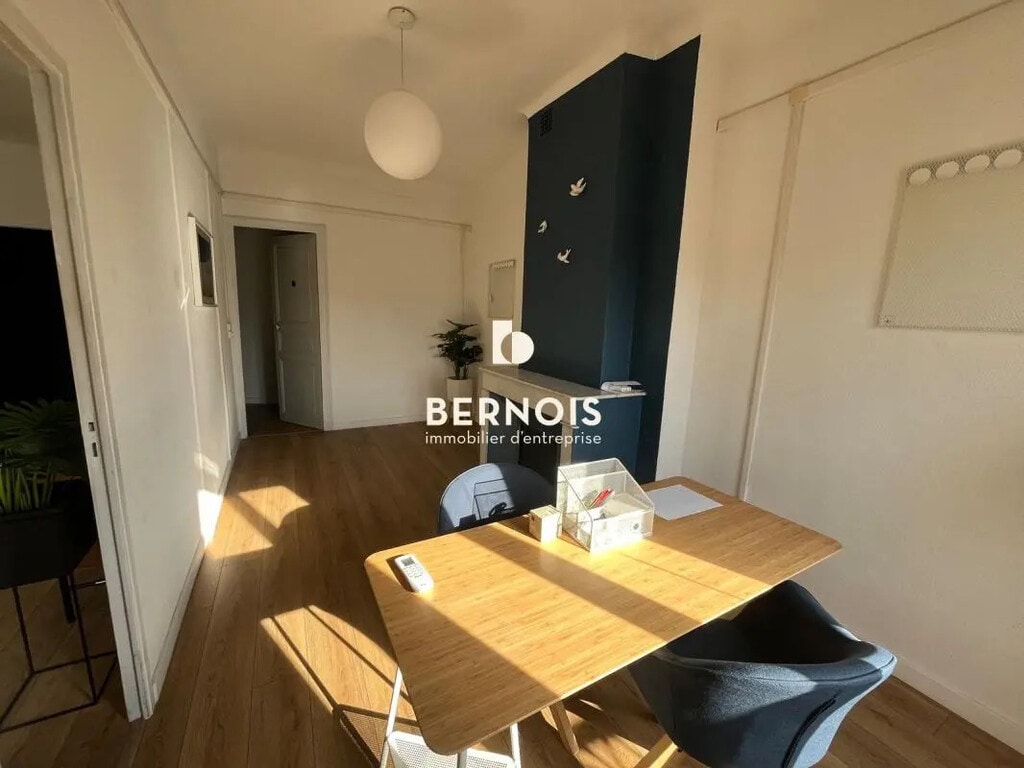 Location Bureaux 91 m² - Photo 1