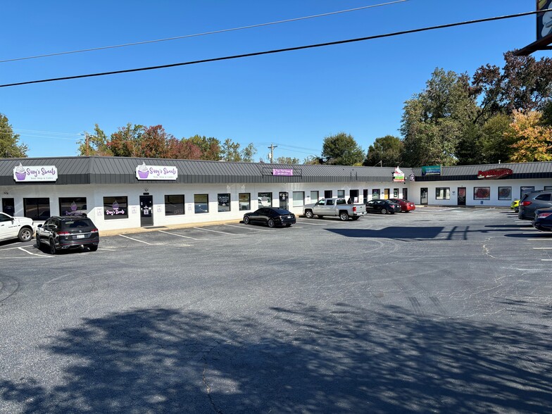 210 Westgate Mall Dr, Spartanburg, SC for rent - Building Photo - Image 1 of 1