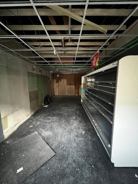 76-81 Bridge St, Newport to rent - Interior Photo - Image 2 of 7