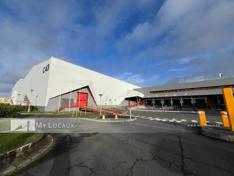 Route Du Mole 2 Et 3, Gennevilliers to rent - Building Photo - Image 3 of 9