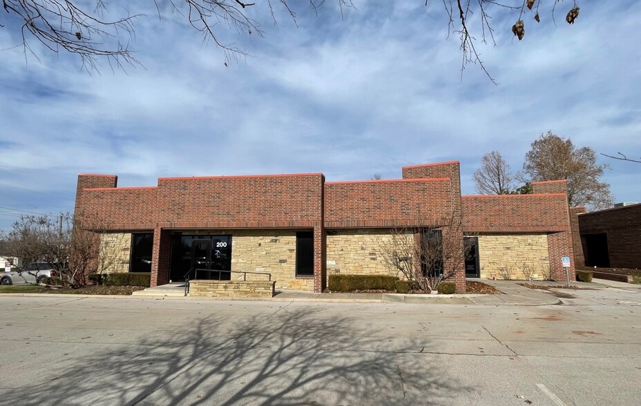 7100 N Classen Blvd, Oklahoma City, OK for sale - Building Photo - Image 3 of 9