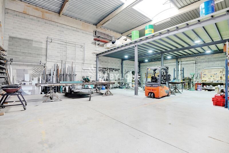 Light Industrial in Savigny-sur-Orge for sale - Interior Photo - Image 2 of 12