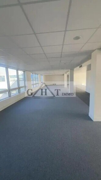 Office in Saint-Ouen-sur-Seine to rent - Interior Photo - Image 2 of 8