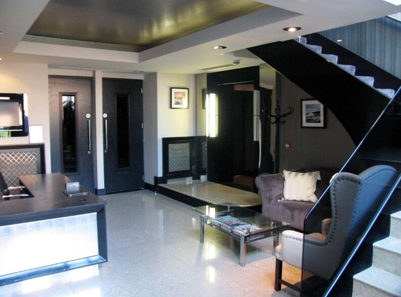 12-14A Bath St, Altrincham to rent - Building Photo - Image 2 of 5