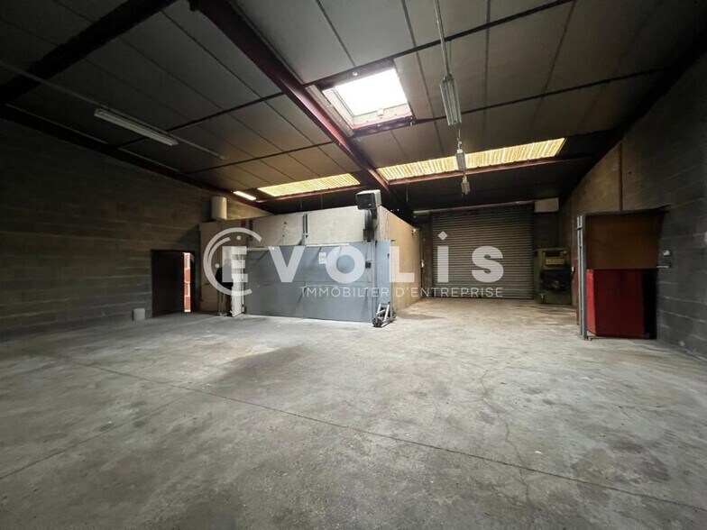 Light Industrial in Jonage to rent - Interior Photo - Image 2 of 6