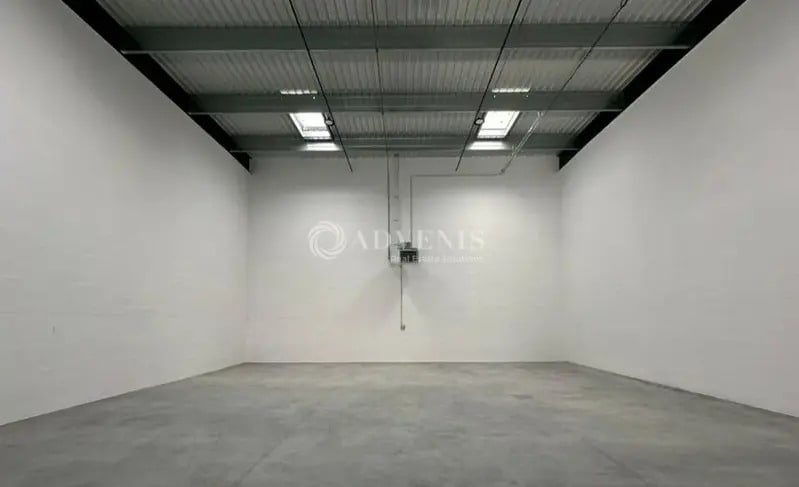 Light Industrial in Corbeil-Essonnes to rent Interior Photo- Image 1 of 1
