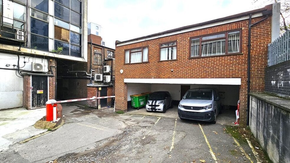 High St, Bromley to rent - Building Photo - Image 2 of 11