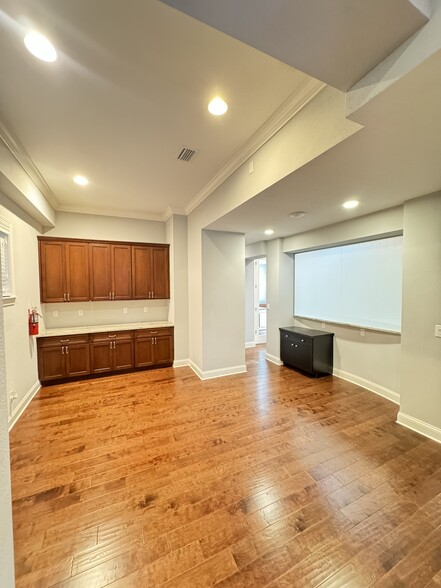 2101 W Platt St, Tampa, FL for rent - Interior Photo - Image 3 of 6