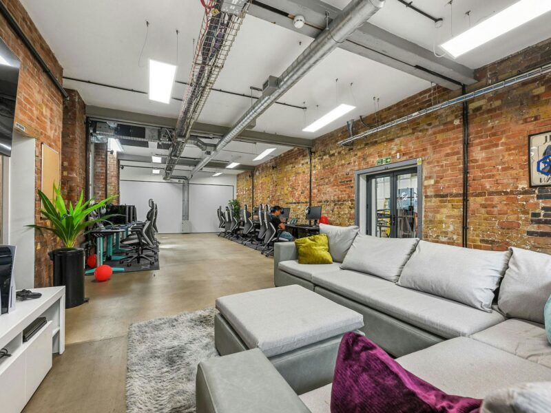 43-45 Mitchell St, London to rent Interior Photo- Image 1 of 9