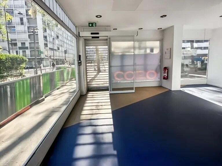 Retail in Paris to rent Building Photo- Image 1 of 8