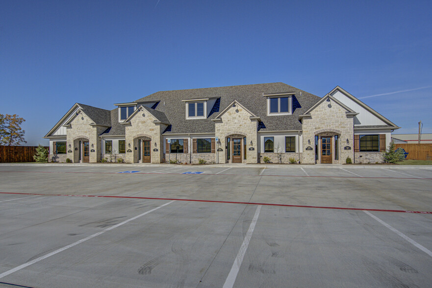 1301 Magnolia Suite 113 ct, Moore, OK for rent - Building Photo - Image 3 of 9