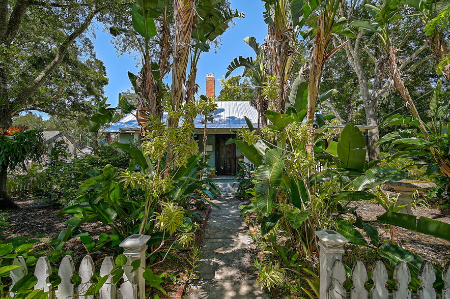 1663 4th St, Sarasota, FL for sale - Primary Photo - Image 1 of 17