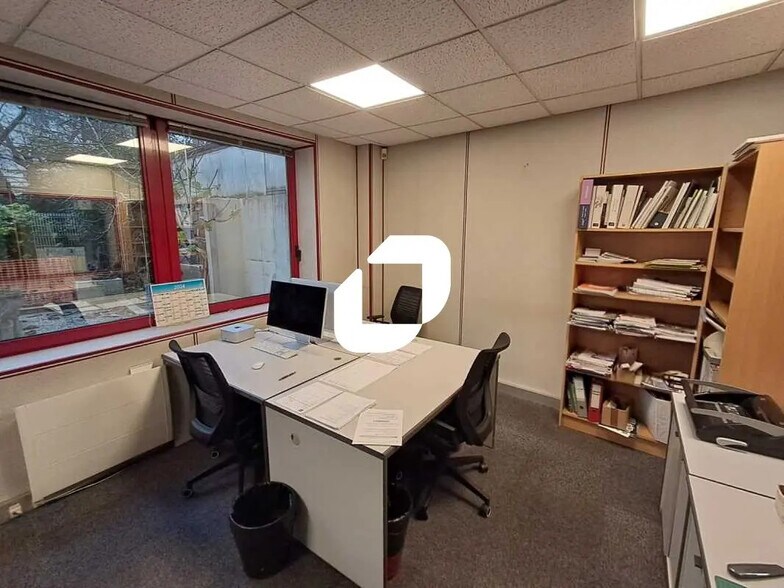 Office in La Garenne-Colombes to rent - Building Photo - Image 3 of 6