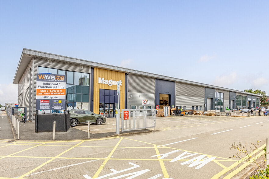 Concord Rd, London to rent - Primary Photo - Image 1 of 19