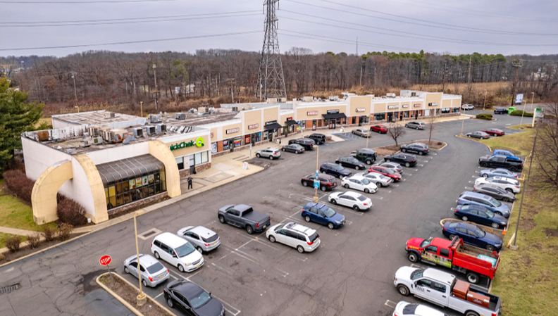 881 Main St, Sayreville, NJ for rent - Building Photo - Image 1 of 9