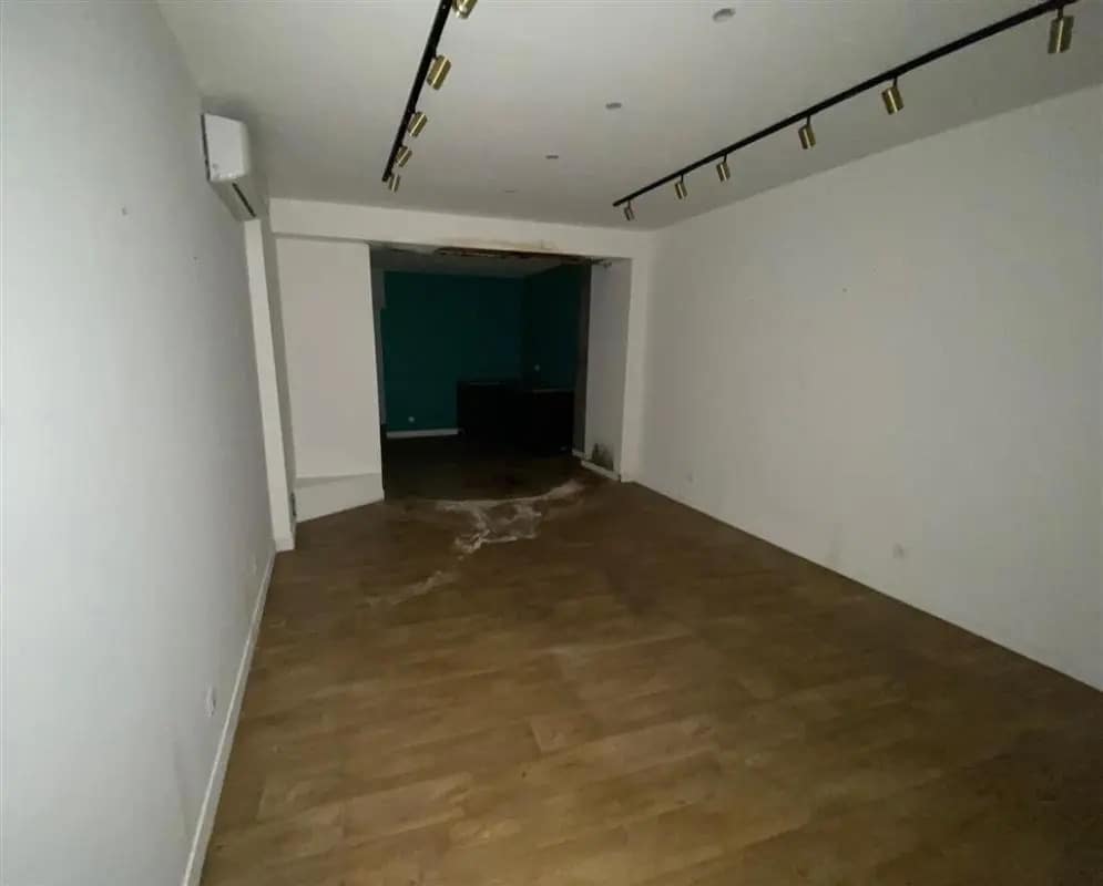 Location Commerce 68 m² - Photo 1