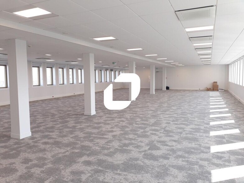 Office in Créteil to rent - Building Photo - Image 2 of 7