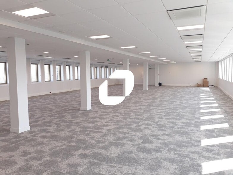 Office in Créteil to rent - Interior Photo - Image 2 of 7