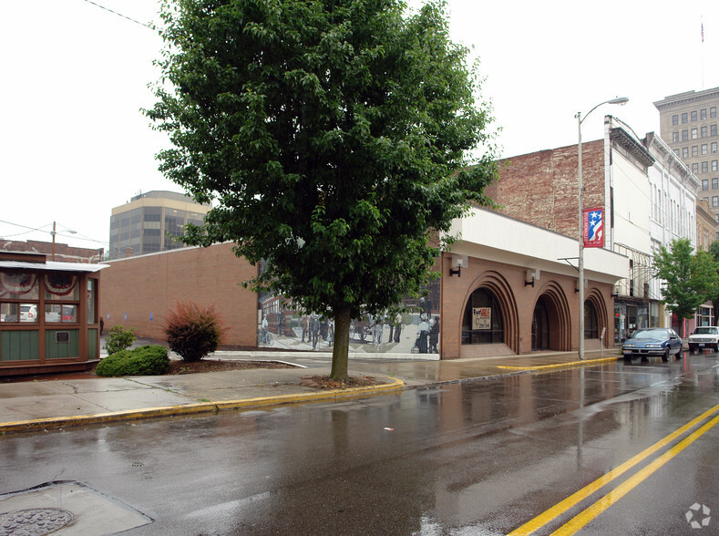 127 S 4th St, Steubenville, OH for sale - Primary Photo - Image 1 of 42