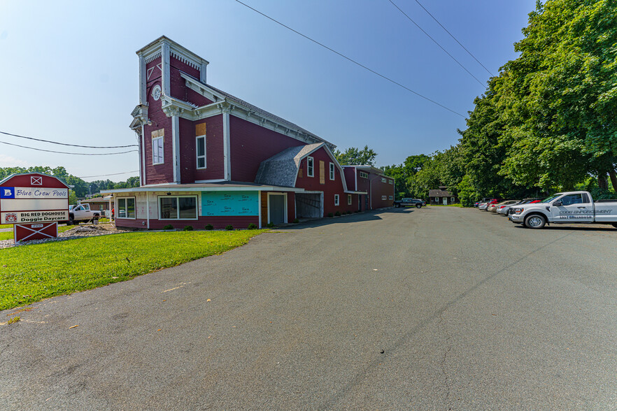 700 Columbia Tpke, East Greenbush, NY for rent - Building Photo - Image 3 of 13