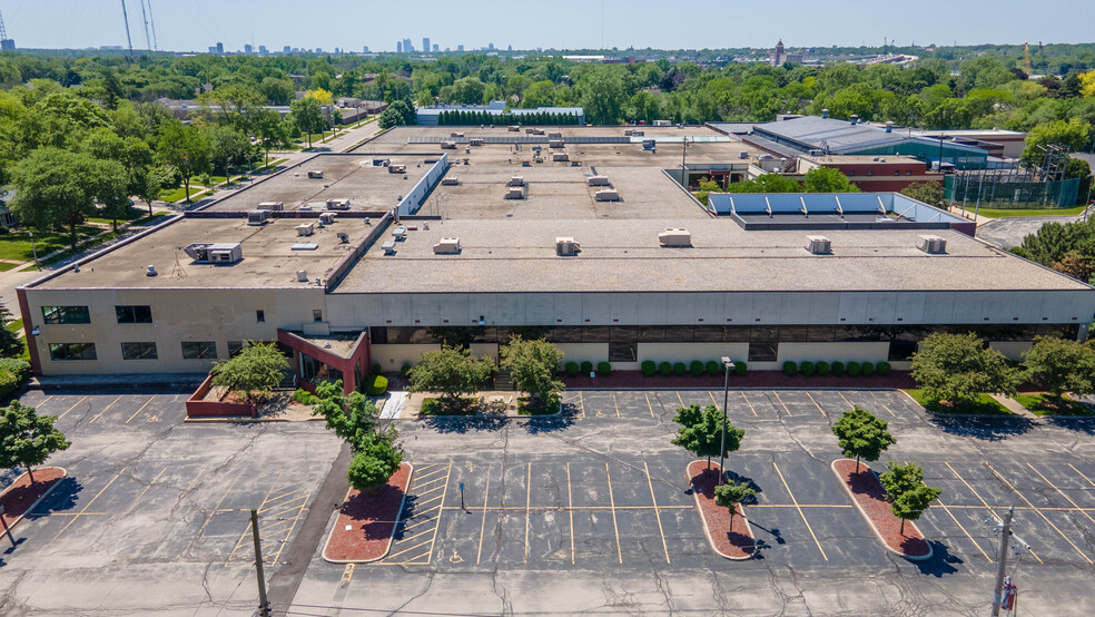 5055 N Lydell Ave, Glendale, WI for rent - Building Photo - Image 3 of 14