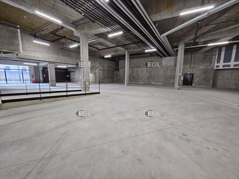 Industrial in Ivry-sur-Seine to rent - Building Photo - Image 3 of 14