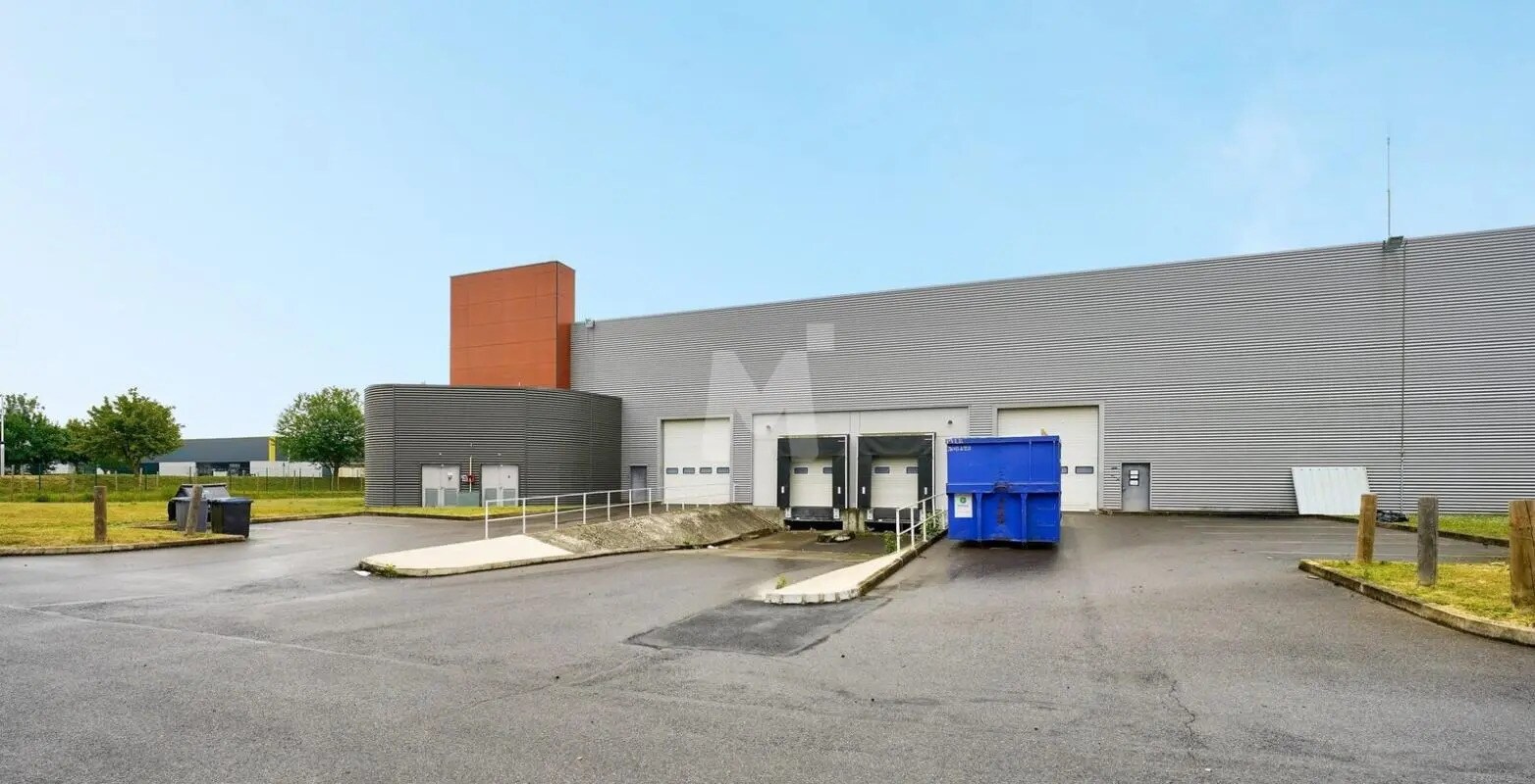 Light Industrial in Lieusaint to rent Building Photo- Image 1 of 12