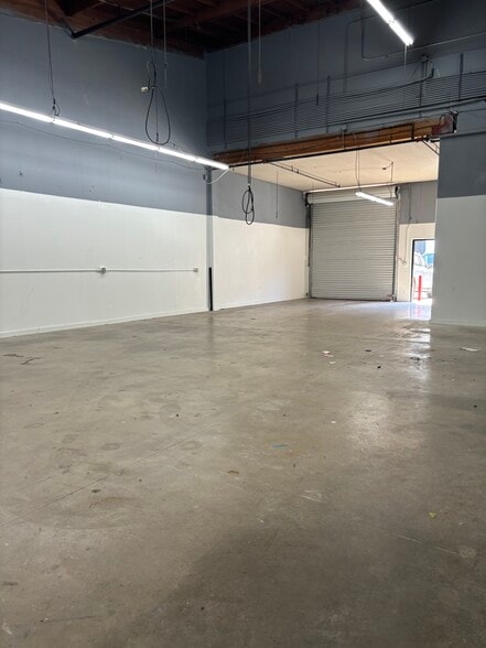 150 W Slauson Ave, Los Angeles, CA for rent - Building Photo - Image 3 of 7